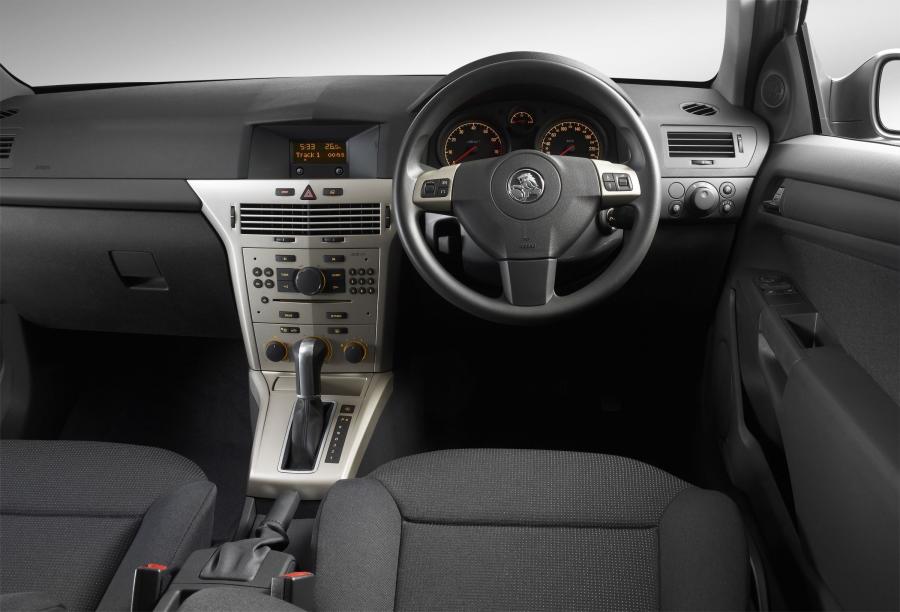  Holden Astra 3-Door Coupe 2007 года  (фото 12 из 32)